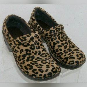 B.O.C. Peggy cheetah print faux fur round toe slip on clogs  9.5 m